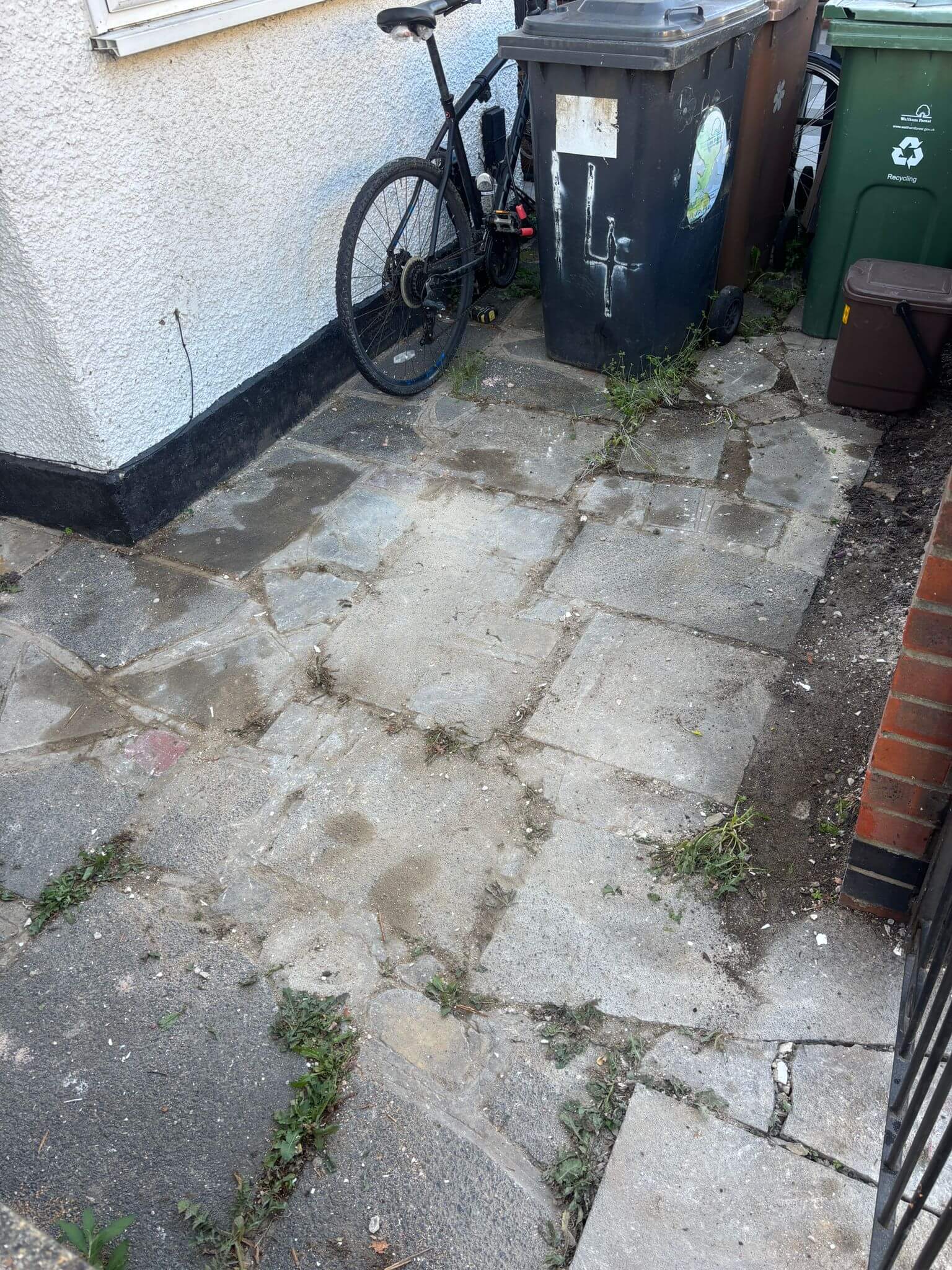 A M RubbishAfter dustbin bag removal